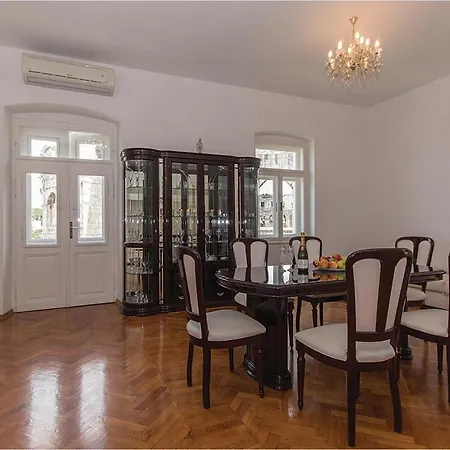 شقة Beautiful In With 2 Bedrooms And Wifi بولا