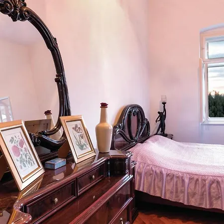 Beautiful In With 2 Bedrooms And Wifi * بولا