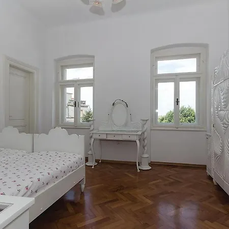 شقة Beautiful In With 2 Bedrooms And Wifi
