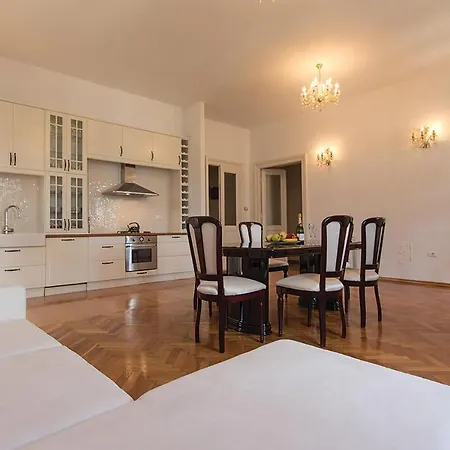 شقة Beautiful In With 2 Bedrooms And Wifi
