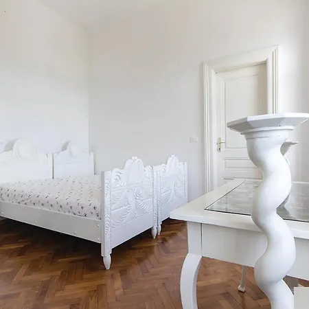 شقة Beautiful In With 2 Bedrooms And Wifi *
