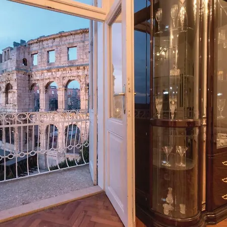 Beautiful In With 2 Bedrooms And Wifi * بولا
